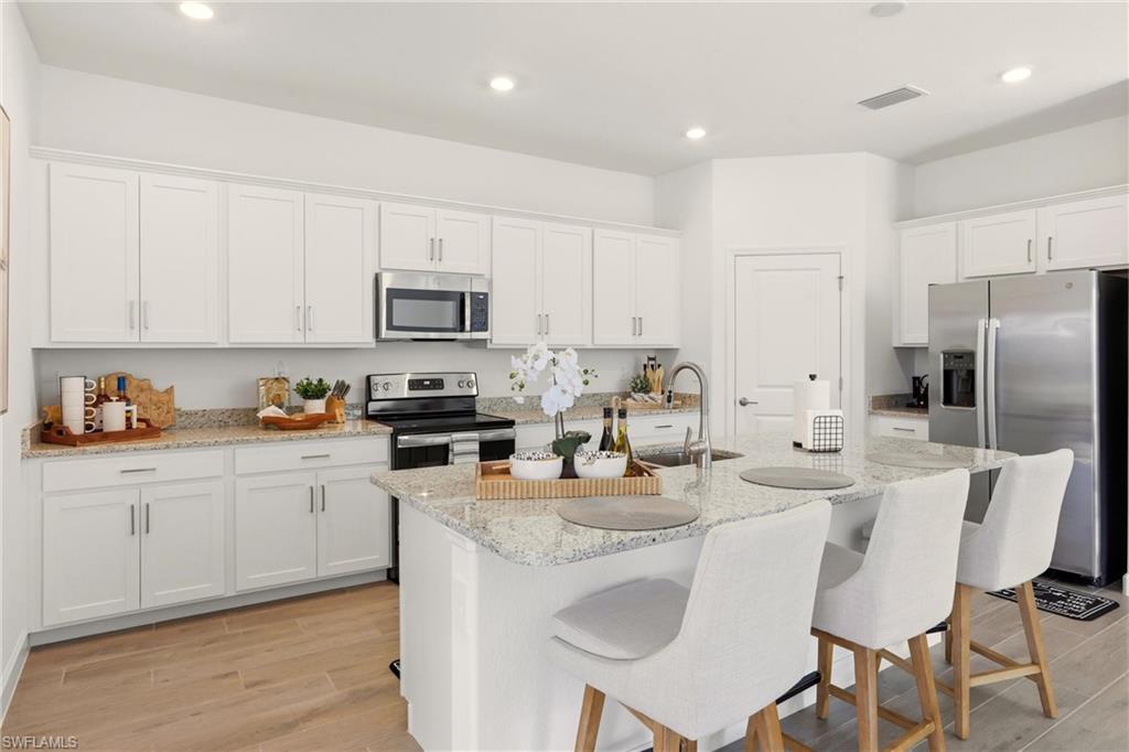 COUNTRY CLUB - Residential