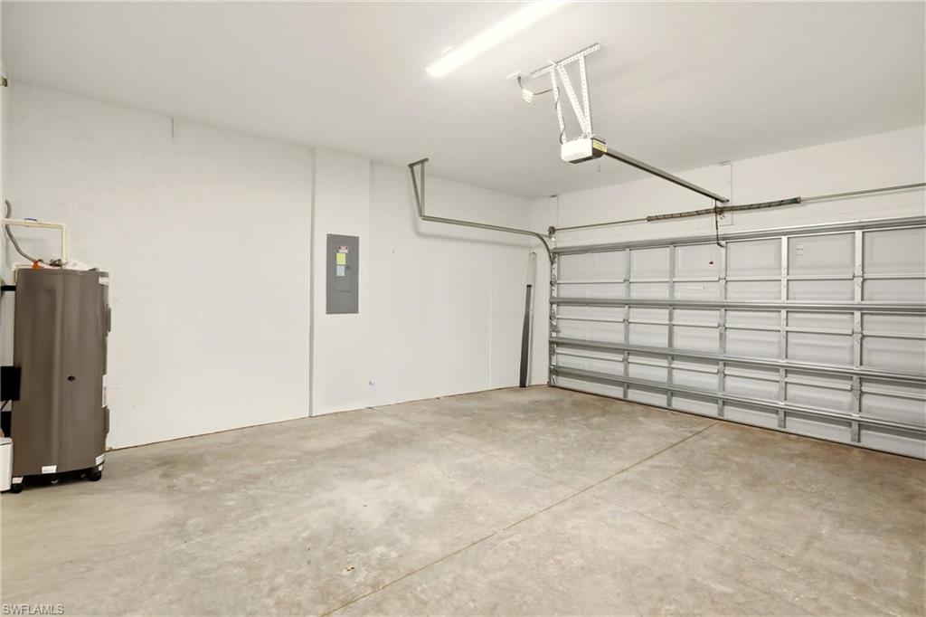 COUNTRY CLUB - Residential