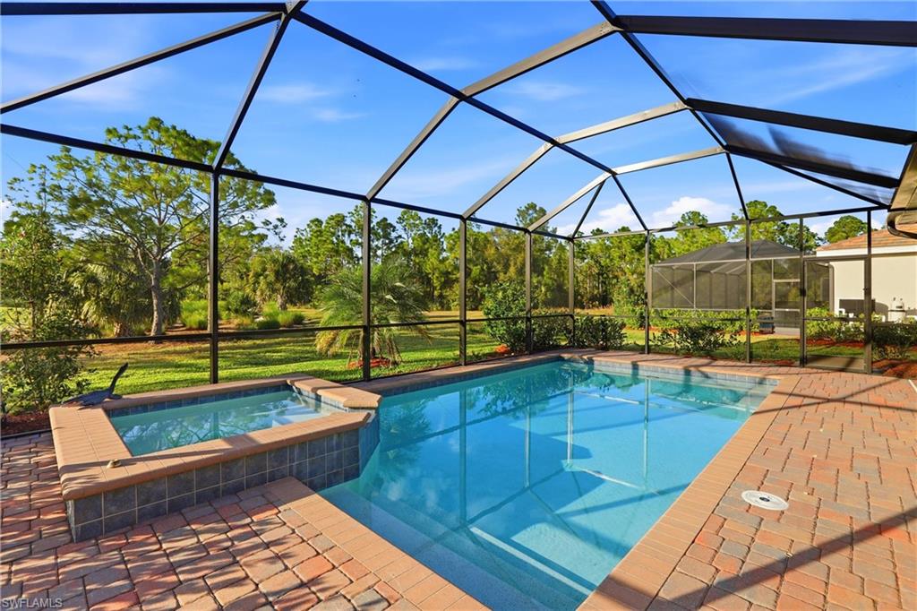 COUNTRY CLUB - Residential