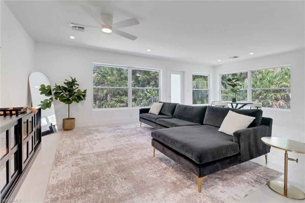 ROYAL ARMS VILLAS - Residential Lease