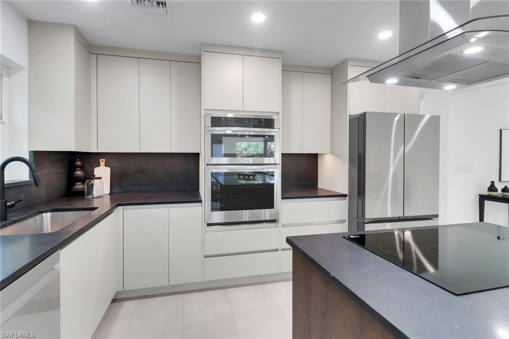 ROYAL ARMS VILLAS - Residential Lease