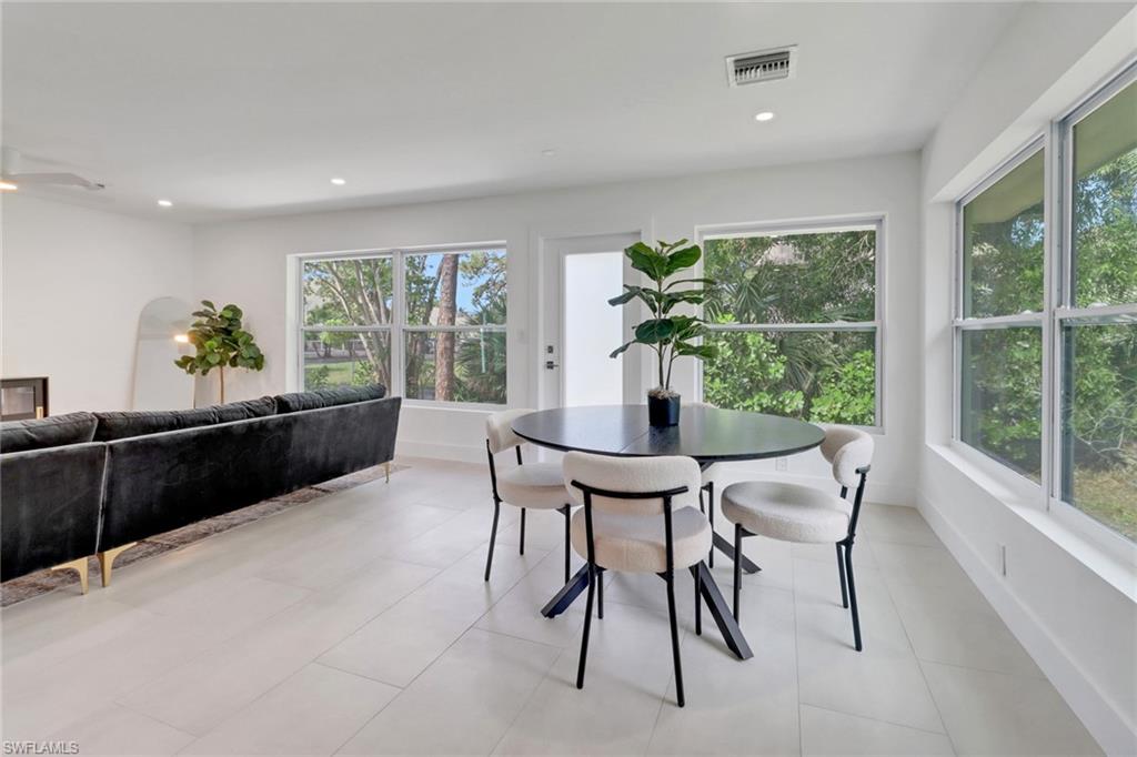 ROYAL ARMS VILLAS - Residential Lease