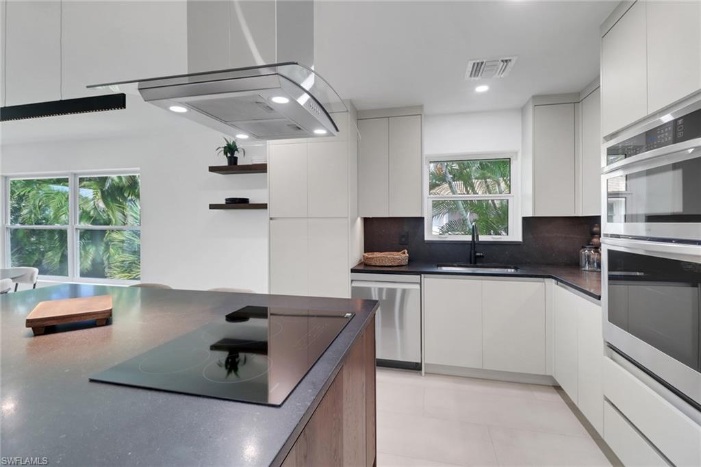 ROYAL ARMS VILLAS - Residential Lease