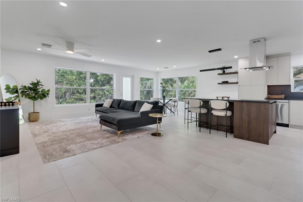 ROYAL ARMS VILLAS - Residential Lease