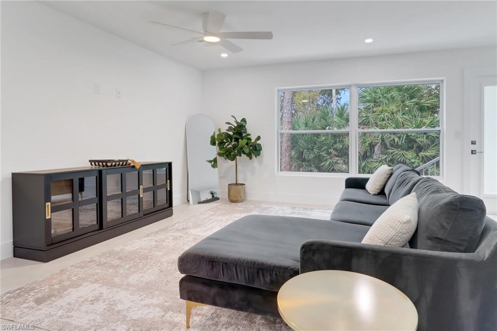 ROYAL ARMS VILLAS - Residential Lease