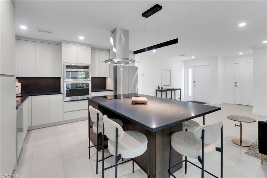 ROYAL ARMS VILLAS - Residential Lease