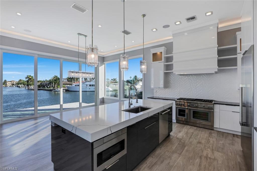 MARCO BEACH - Residential