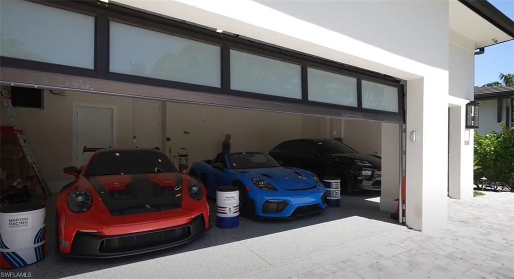 MOORINGS - Residential