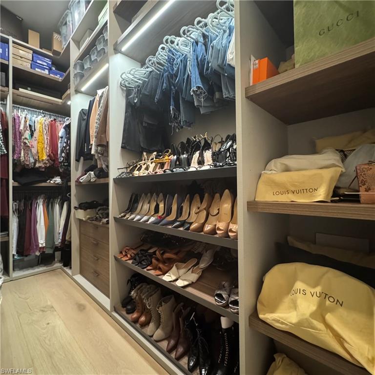 MOORINGS - Residential