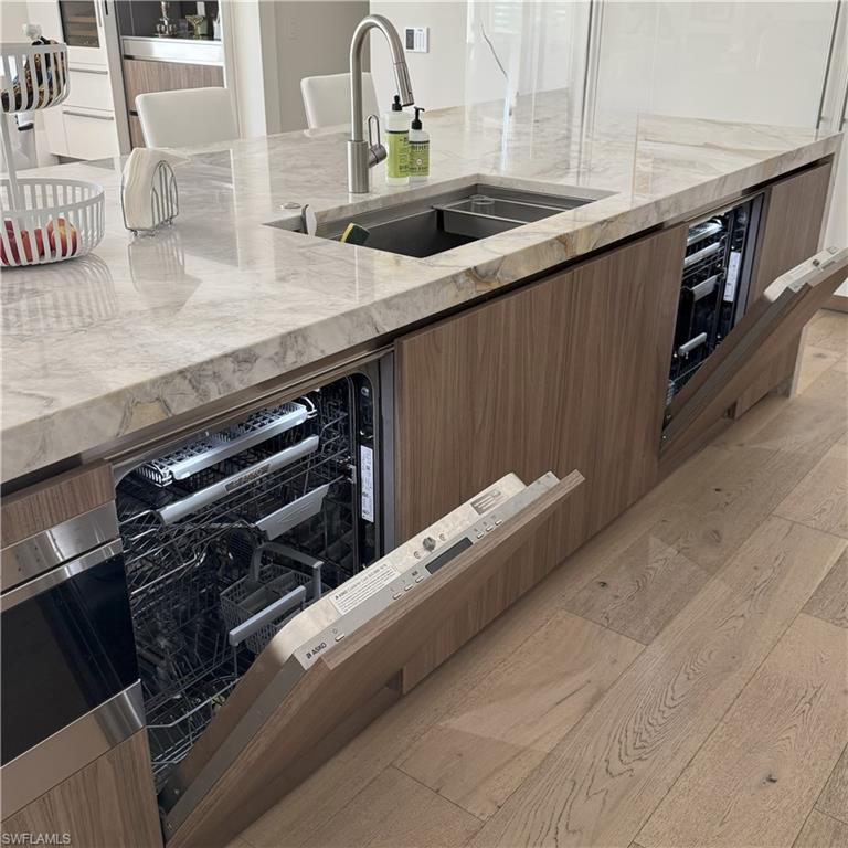 MOORINGS - Residential