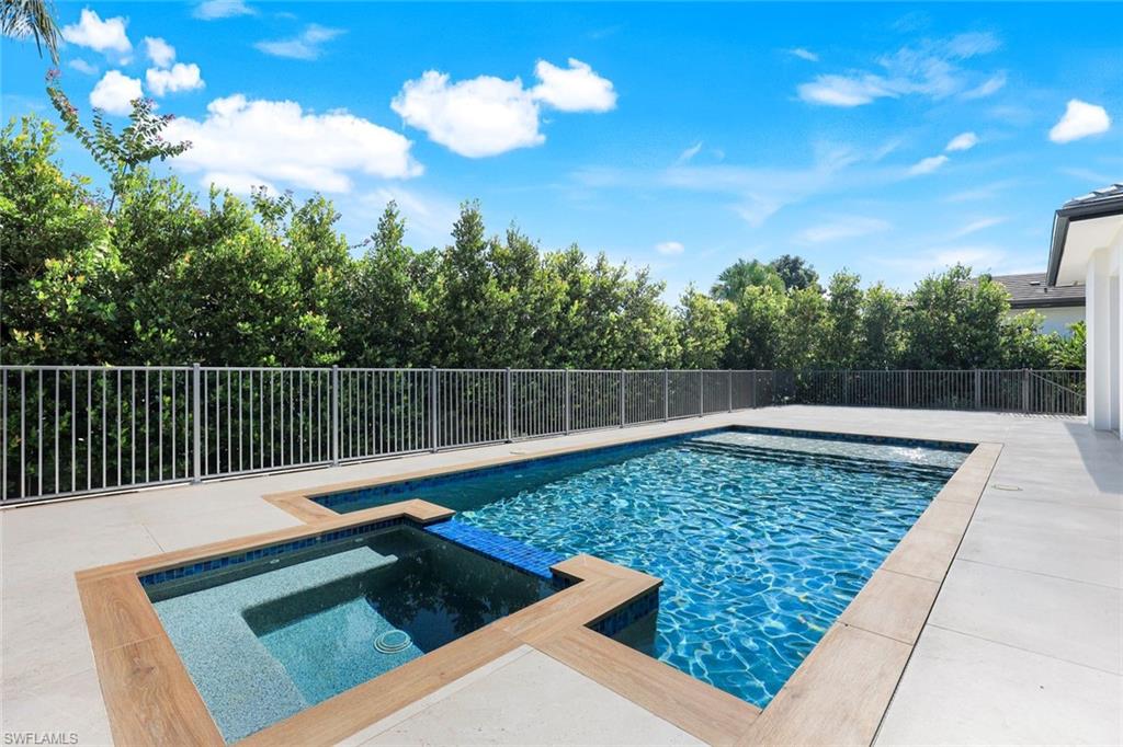 MOORINGS - Residential