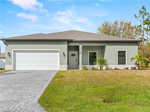 1129 Augusta St E, Lehigh Acres, FL 33974 - #: 224048831