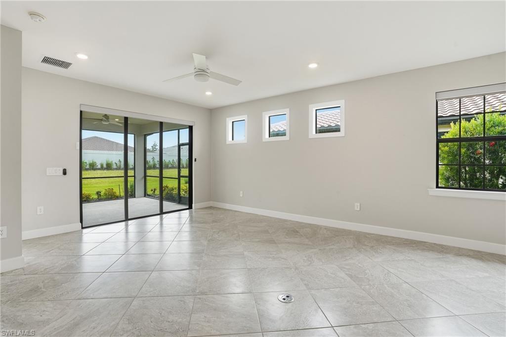 ESPLANADE LAKE CLUB - Residential