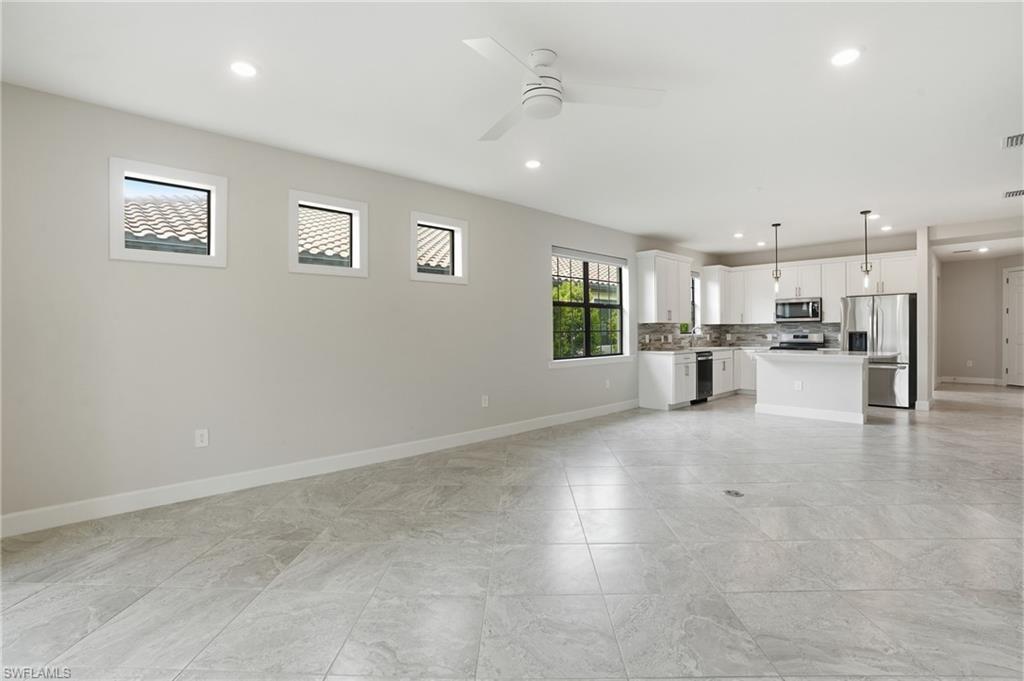 ESPLANADE LAKE CLUB - Residential