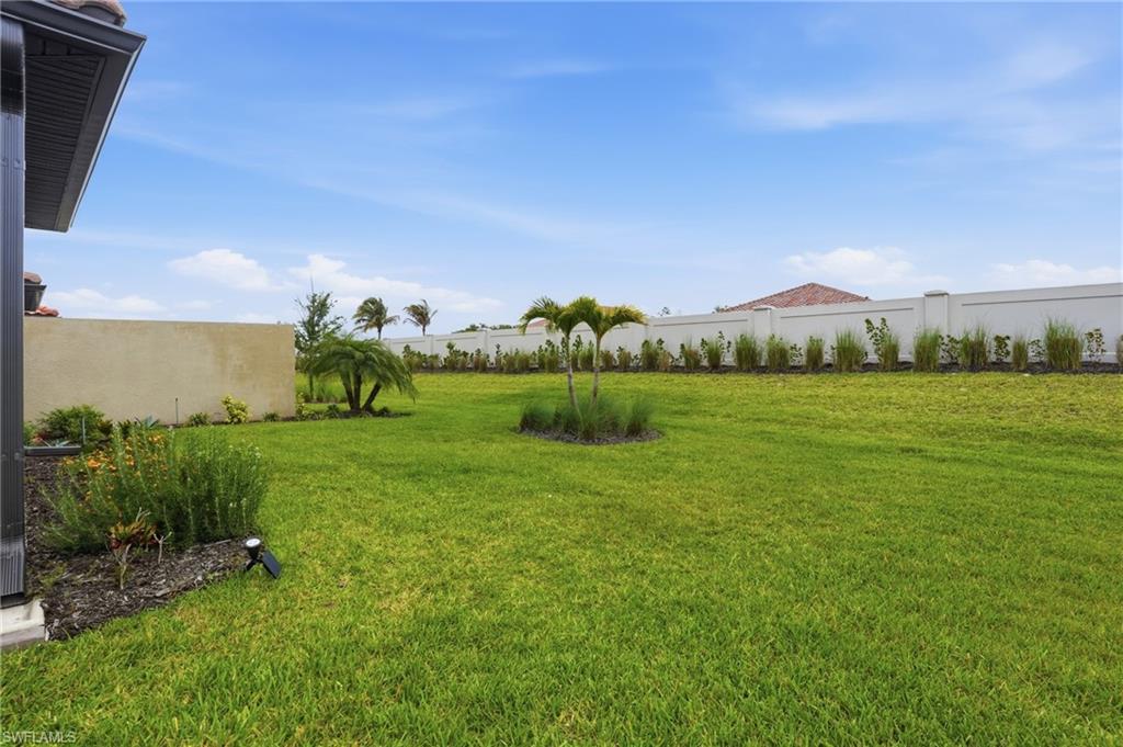 ESPLANADE LAKE CLUB - Residential