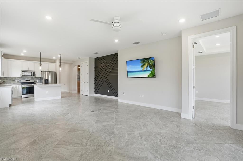 ESPLANADE LAKE CLUB - Residential