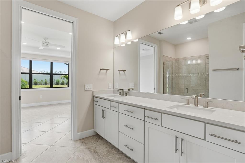 ESPLANADE LAKE CLUB - Residential