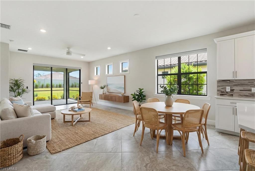 ESPLANADE LAKE CLUB - Residential