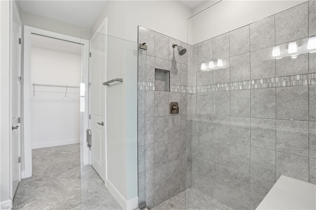 ESPLANADE LAKE CLUB - Residential