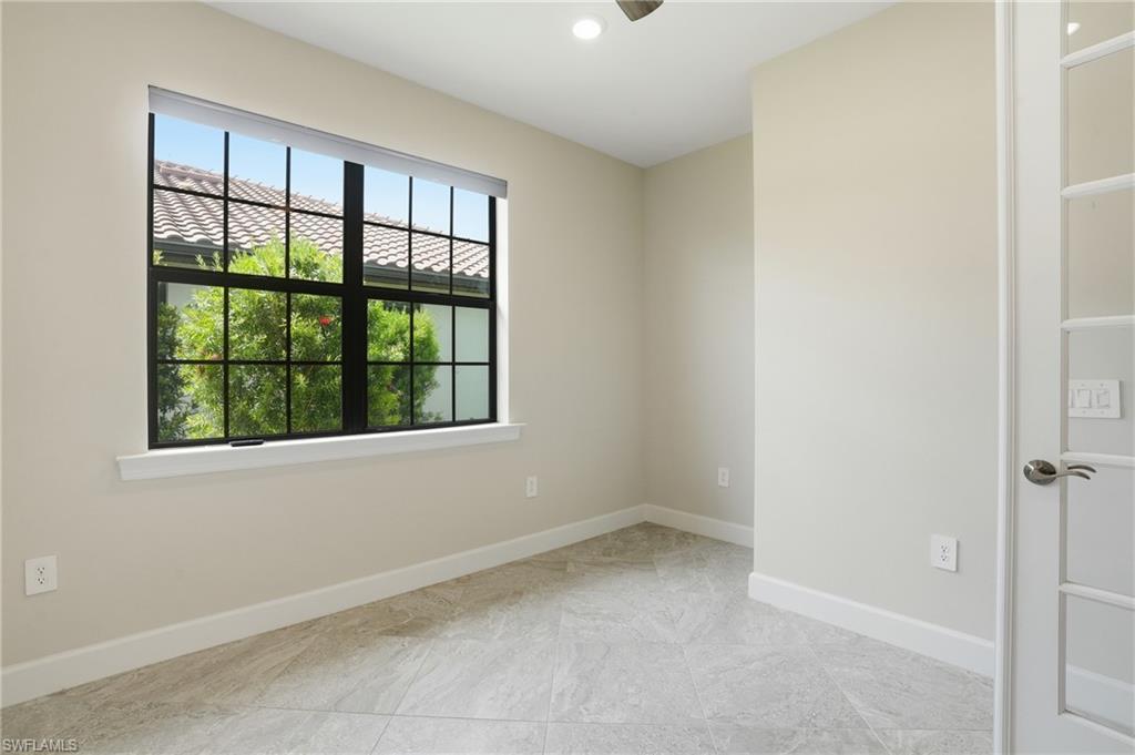 ESPLANADE LAKE CLUB - Residential