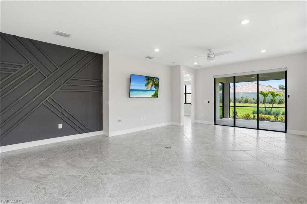 ESPLANADE LAKE CLUB - Residential