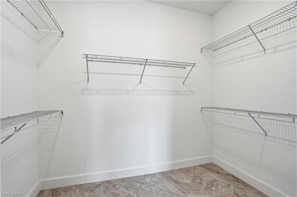 ESPLANADE LAKE CLUB - Residential