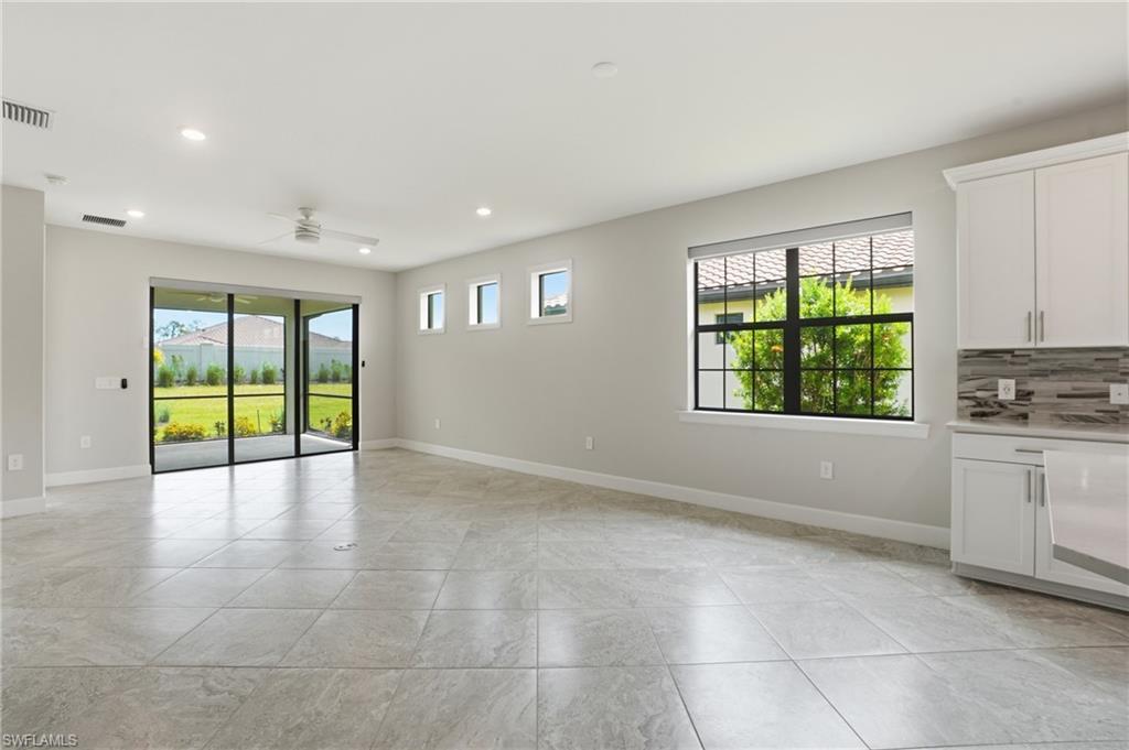 ESPLANADE LAKE CLUB - Residential