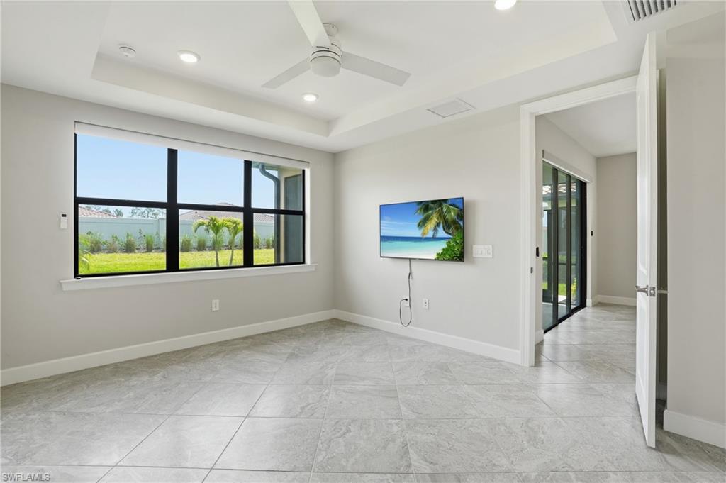 ESPLANADE LAKE CLUB - Residential