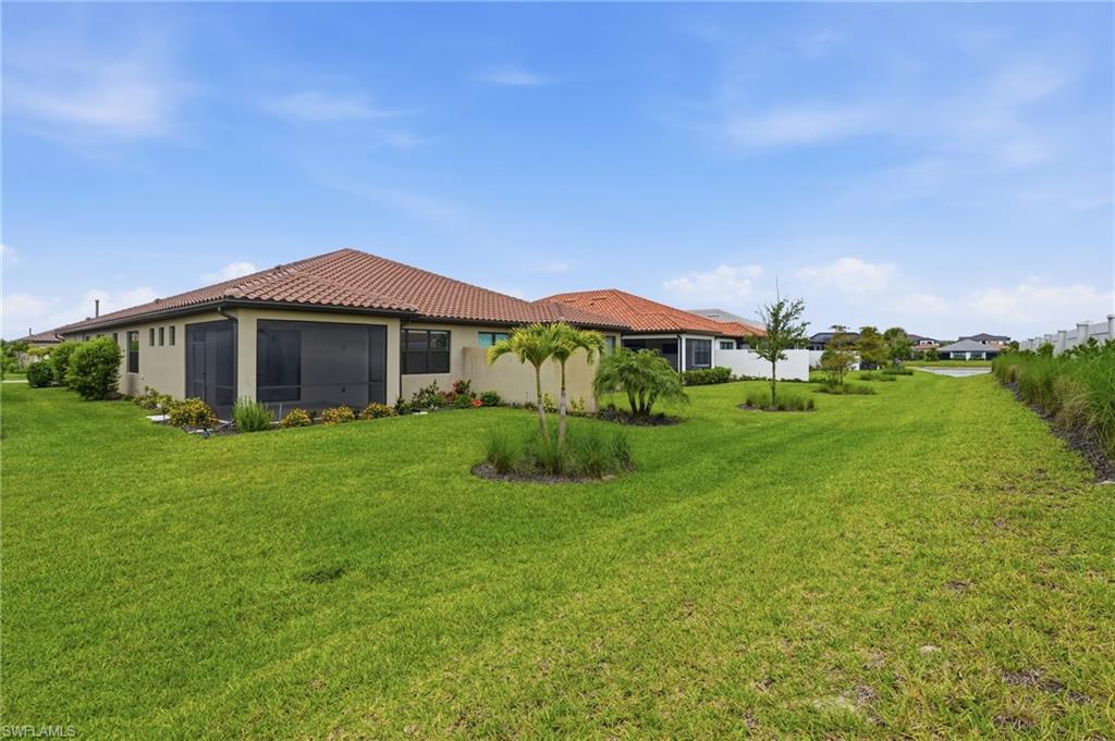 ESPLANADE LAKE CLUB - Residential