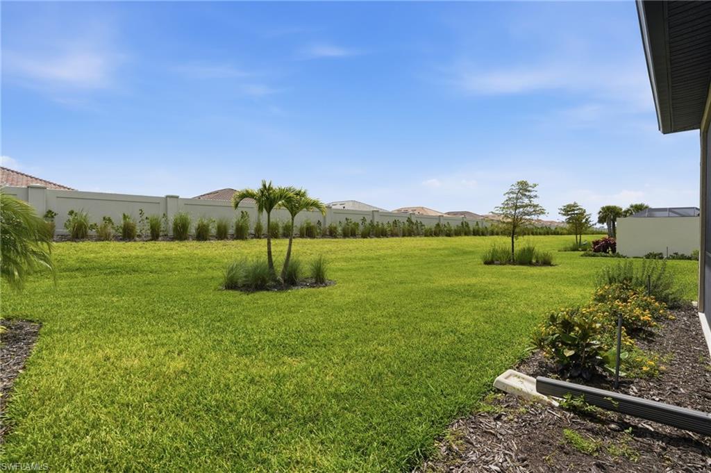 ESPLANADE LAKE CLUB - Residential