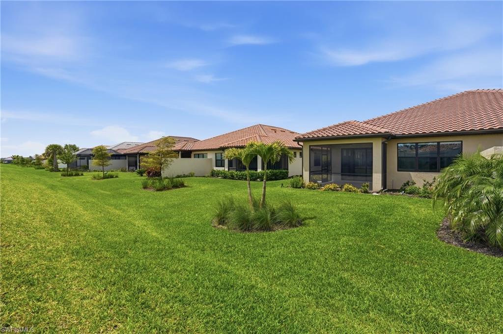 ESPLANADE LAKE CLUB - Residential