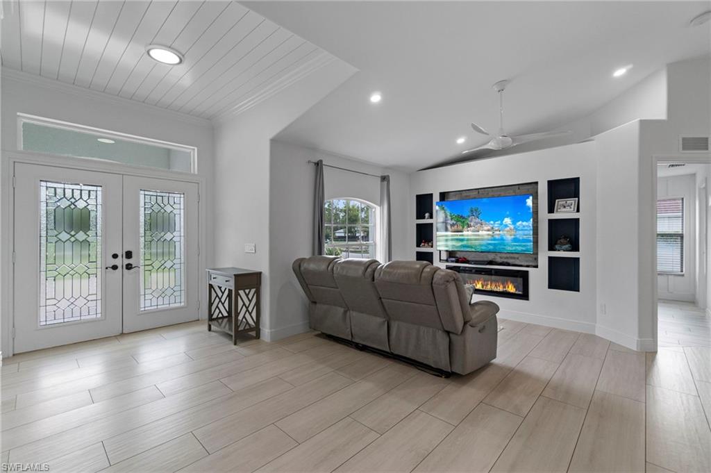 GOLDEN GATE ESTATES - Residential