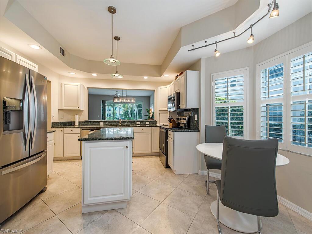 SPINNAKER POINTE - Residential