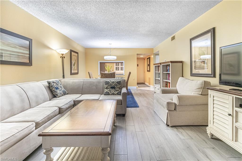SEVEN LAKES - Residential