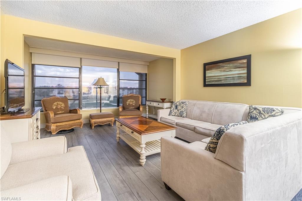 SEVEN LAKES - Residential
