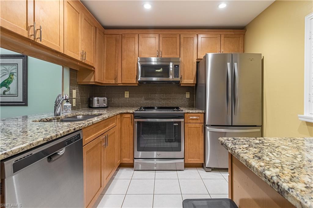 SEVEN LAKES - Residential