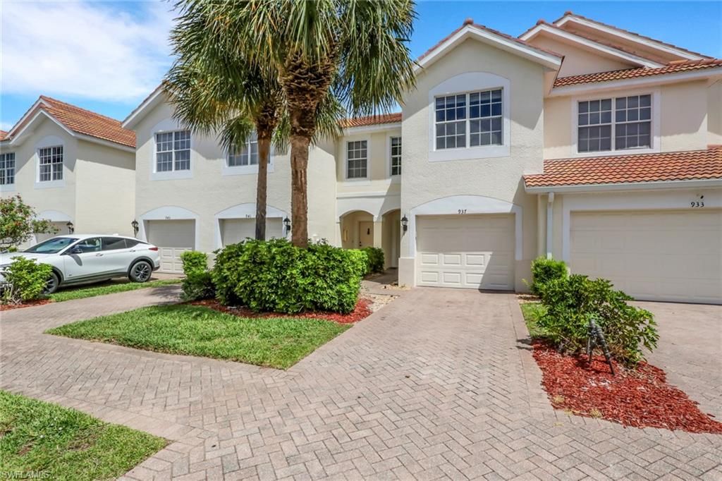 Photo of 937 Hampton CIR #108, NAPLES, FL 34105 (MLS # 226016885)