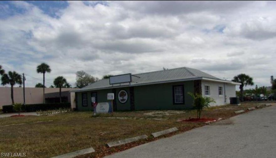 Freestanding building right on DelPrado Blvd S available for rent.  It has a lot of potential