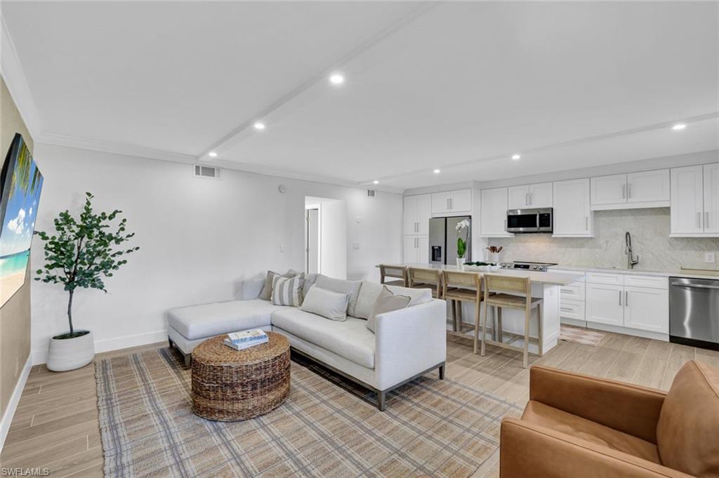 1100 Gulf Shore BLVD N 103