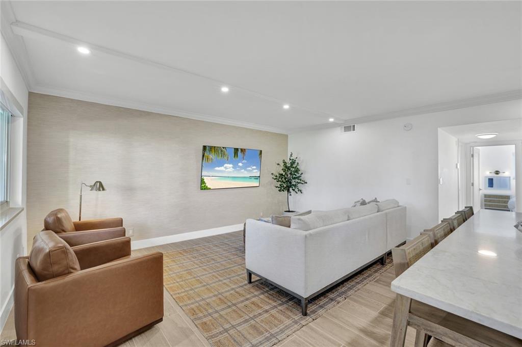 1100 Gulf Shore BLVD N 103