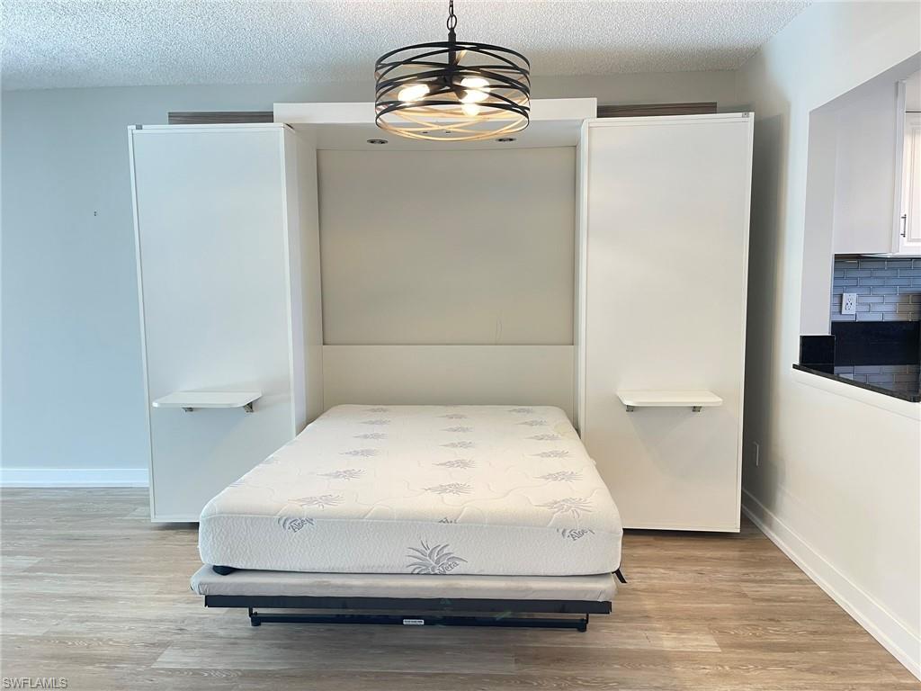 COUNTRY CLUB MANOR - Residential