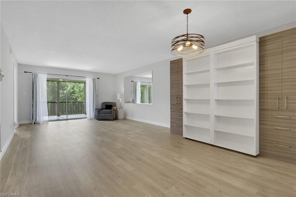 COUNTRY CLUB MANOR - Residential