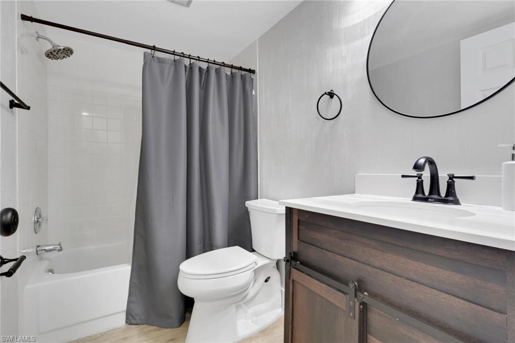 COUNTRY CLUB MANOR - Residential