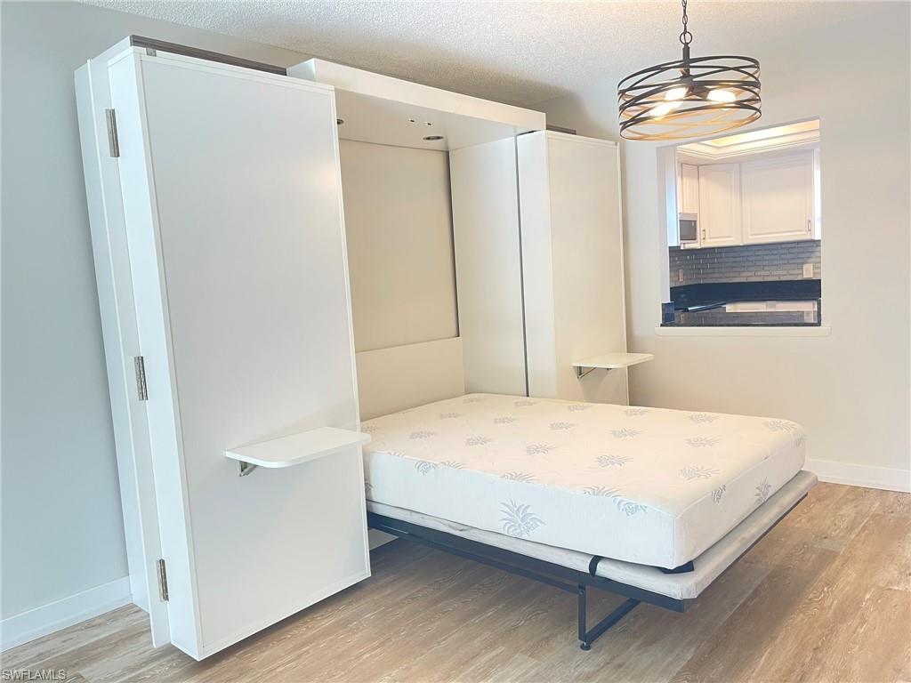 COUNTRY CLUB MANOR - Residential