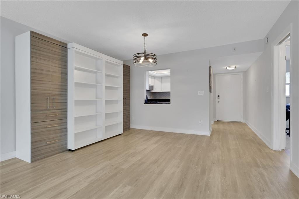 COUNTRY CLUB MANOR - Residential