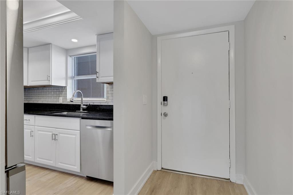 COUNTRY CLUB MANOR - Residential