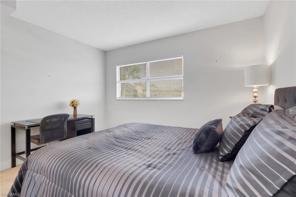 COUNTRY CLUB MANOR - Residential