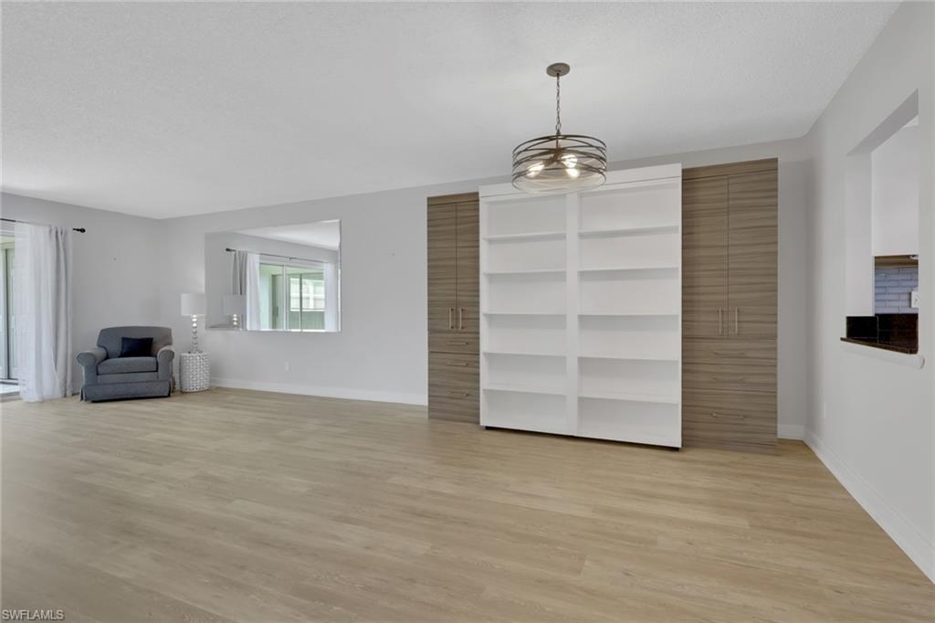 COUNTRY CLUB MANOR - Residential