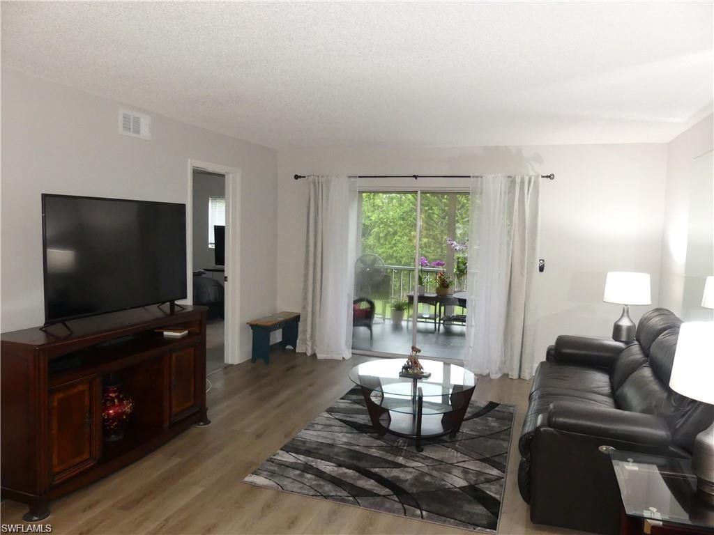 COUNTRY CLUB MANOR - Residential