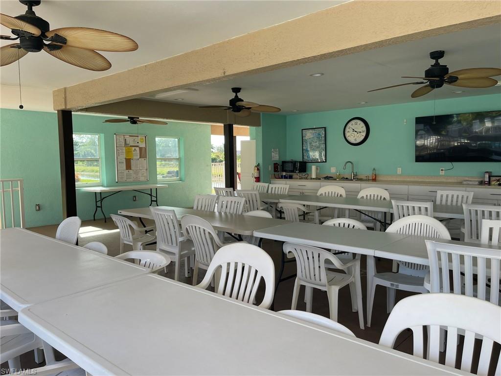 COUNTRY CLUB MANOR - Residential